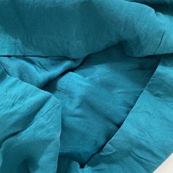 Size small Abercrombie & Fitch dress released circa 2017. Garment may be ironed - Picture 2 of 5